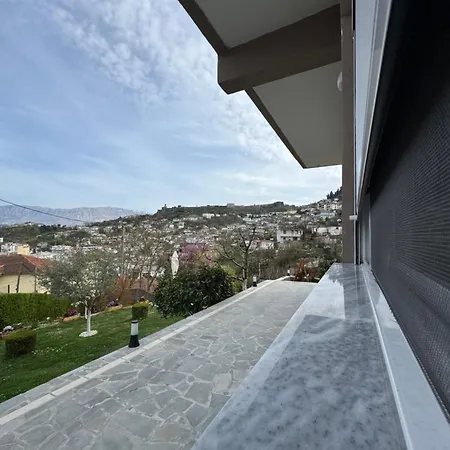 Ilvi 招待所 Gjirokastër