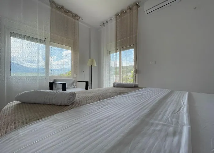 招待所 Ilvi Gjirokastër